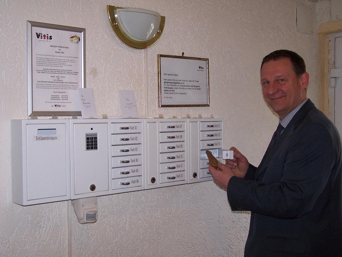 Hotel Vitis Ердинг Екстериор снимка