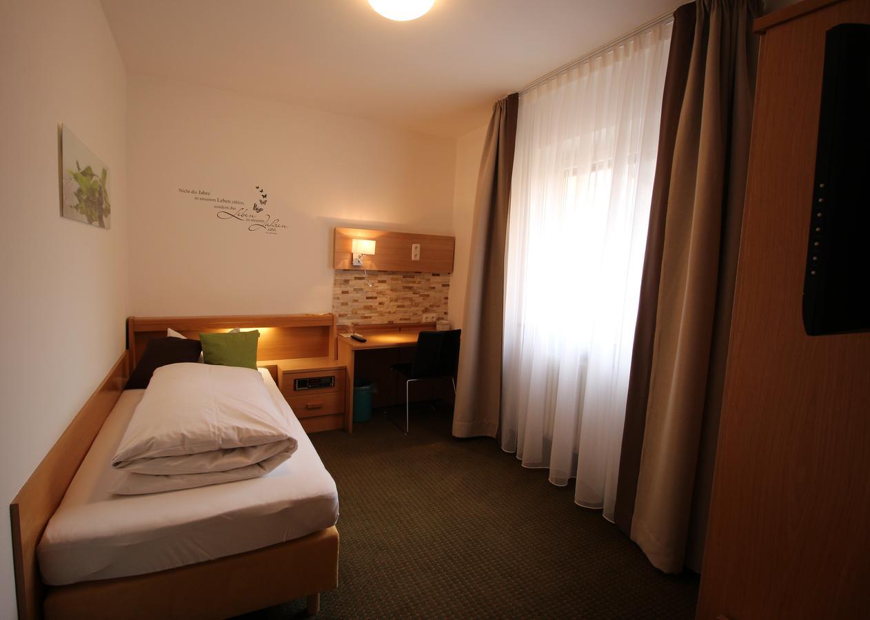 Hotel Vitis Ердинг Екстериор снимка